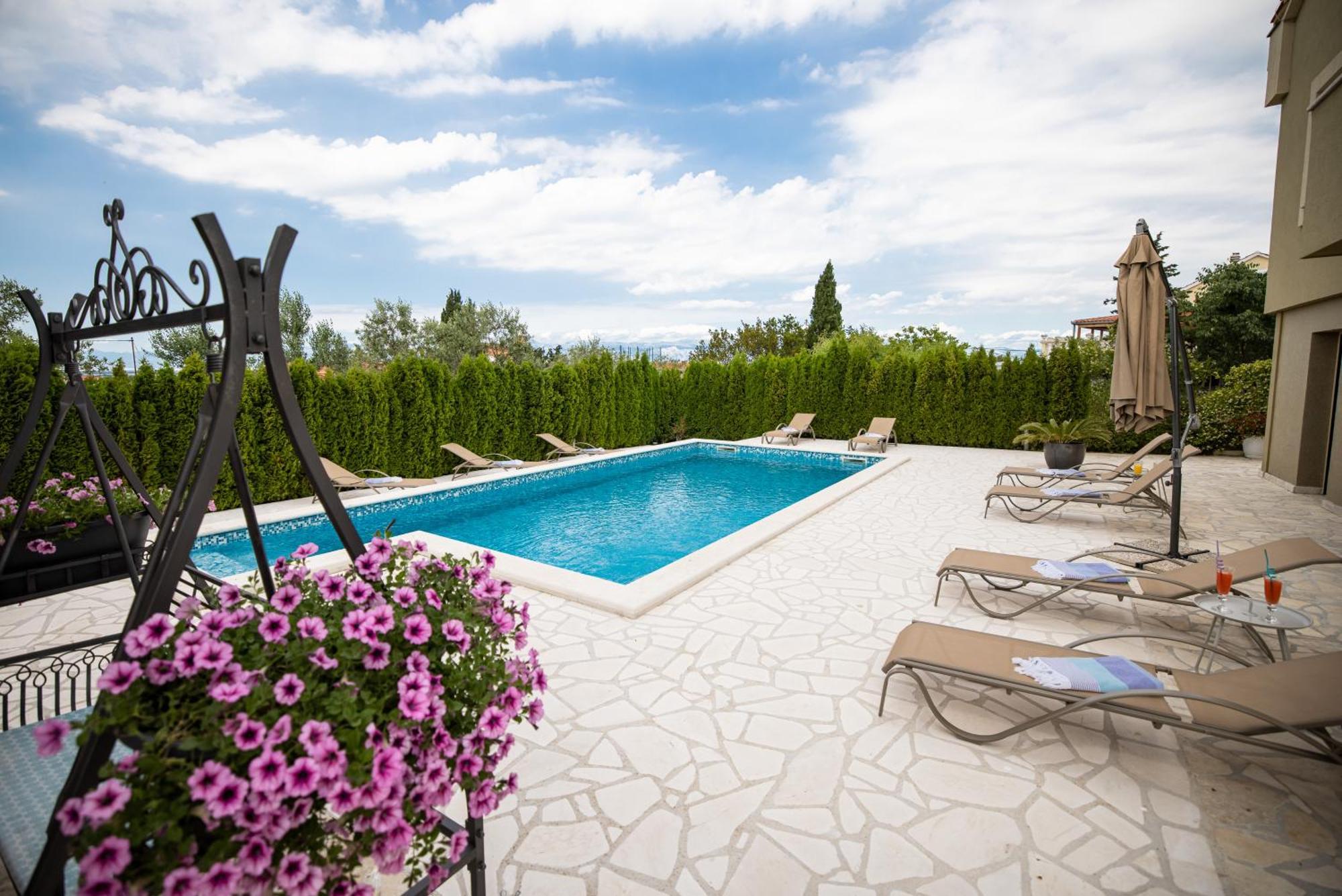 Villa Kontrada *